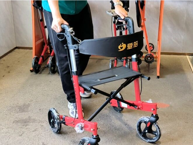 愛陪共享助步車，填補中國從拐杖到輪椅的空白